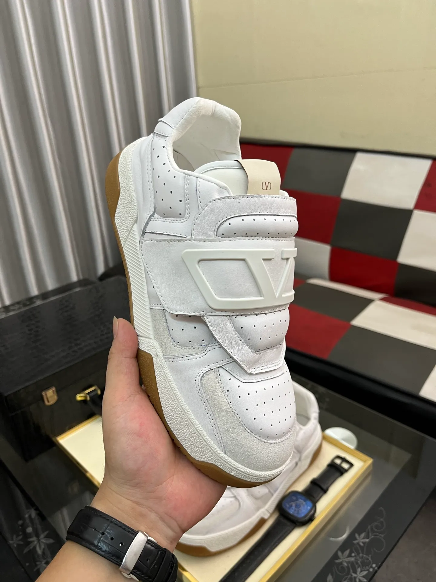 Men's shoes 💰540⌚️⌚️ VALENTINO Valentino's 2025 SS spring and summer new hot casual sports shoes, imported elastic cloth upper ➕The heel is Warren's exclusive rivet shape. The whole is very representative, the combination outsole is really easy to wear and very comfortable on the foot~, classic, comfortable and versatile! Size: 38-443️⃣Colors available